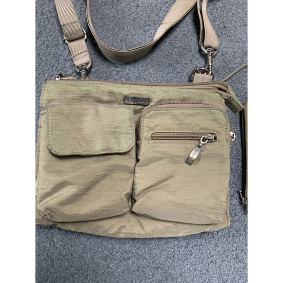 Baggallini Crossbody Bag Handbag Zippers Pockets Adjustable Attached Wristlet - Picture 2 of 16